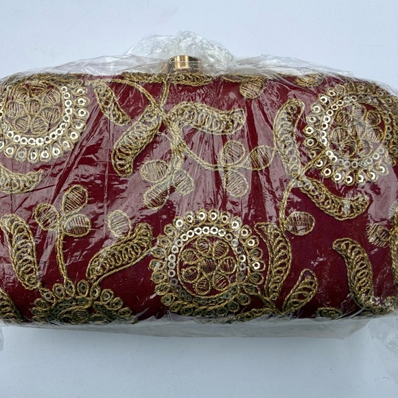 Hand Embroidered Clutch Bag with shoulder chains - Various colors $20 each - Picture 8 of 13